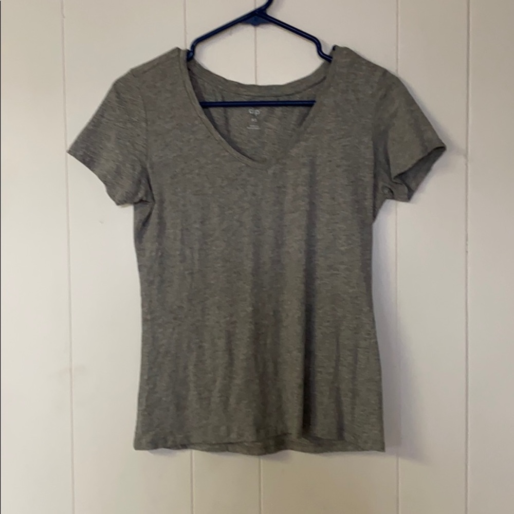 Plain gray t shirt